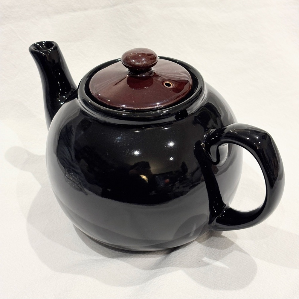 Vintage Ceramic Teapot in the style of Sadler Brown Betty excellent used cond
